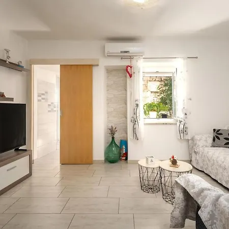 Casa Nadia By Briskva Ferienhaus